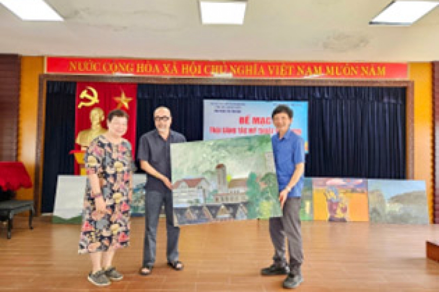 Bế mạc Trại sáng tác Mỹ thuật Việt Nam khu vực phía Bắc "50 năm ngày đất nước thống nhất"