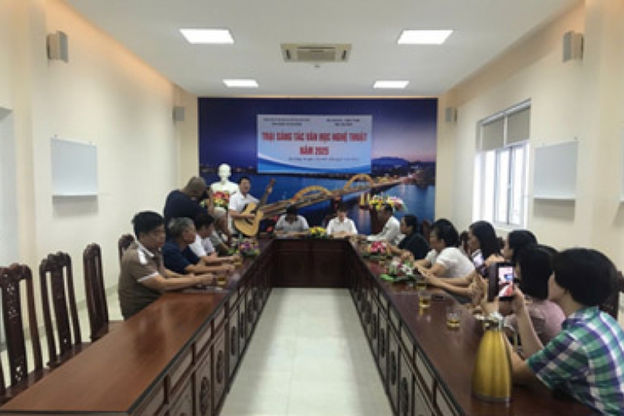 Khai mạc Trại sáng tác văn học nghệ thuật tỉnh Hòa Bình 2025 tại Đà Nẵng