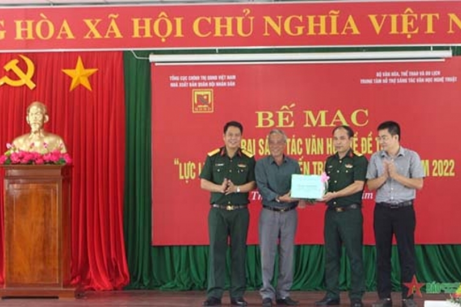 Bế mạc Trại sáng tác "Lực lượng vũ trang - Chiến tranh cách mạng" năm 2022 tại Cần Thơ